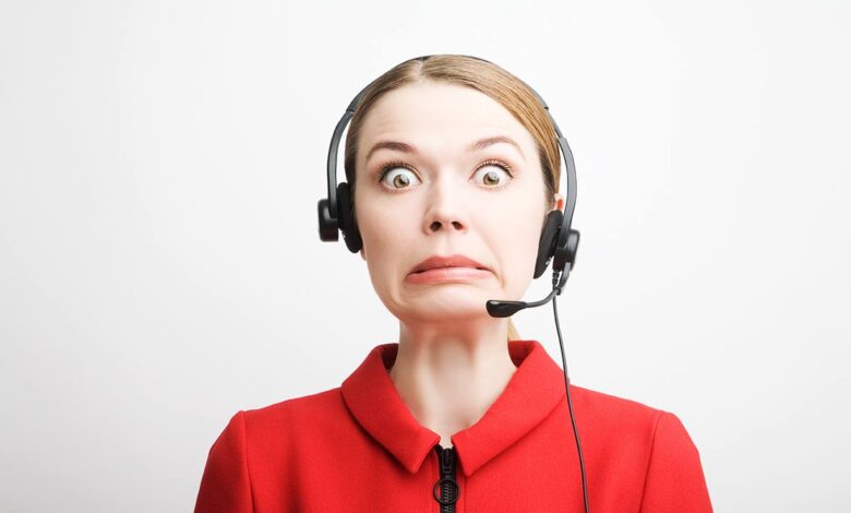 What are the health risks to a call center employee?