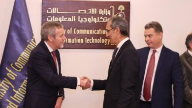 وزير الاتصالات يلتقي مع رئيس مجموعة فودافون للحلول الذكية