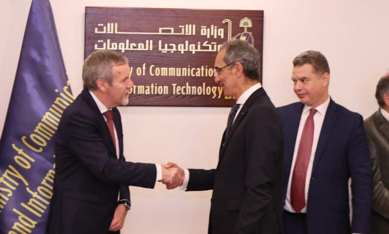 وزير الاتصالات يلتقي مع رئيس مجموعة فودافون للحلول الذكية