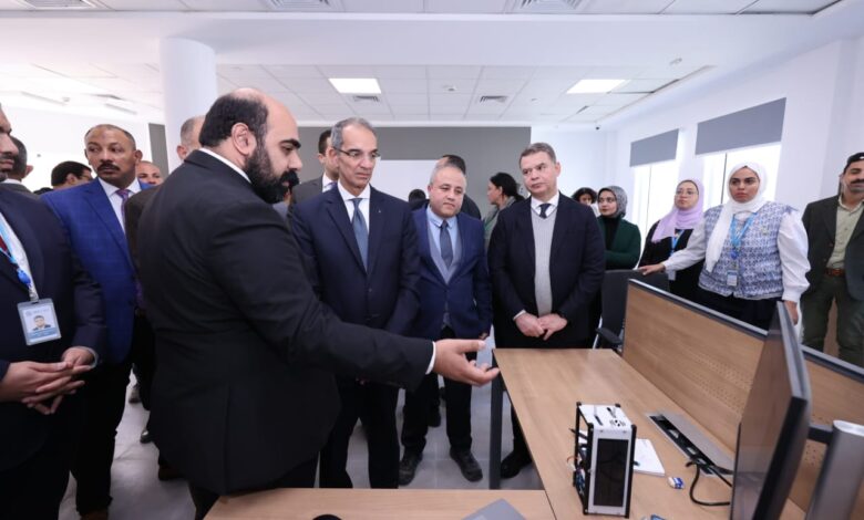 بالصور.. وزير الاتصالات يزور مقرات مجموعة من شركات التعهيد المحلية والعالمية بأسيوط