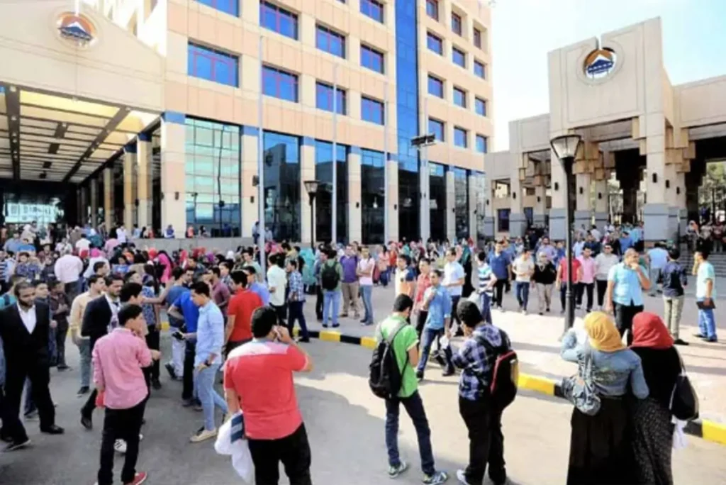 شركات التعهيد في مصر تراهن على طلاب الجامعات لبناء جيل جديد من الكفاءات
