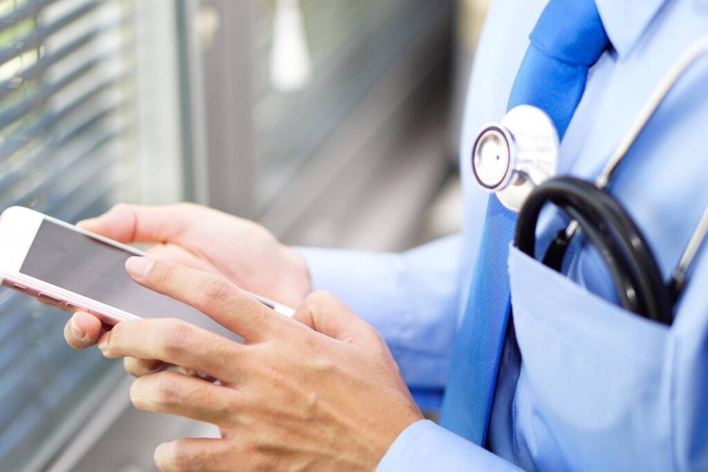 تقرير: سوق تعهيد الخدمات الصحية يقترب من نصف تريليون دولار بحلول 2030