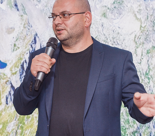 كيف حوّل كريتو شركة إيفوزون للبرمجة إلى قصة نجاح عابرة للحدود؟