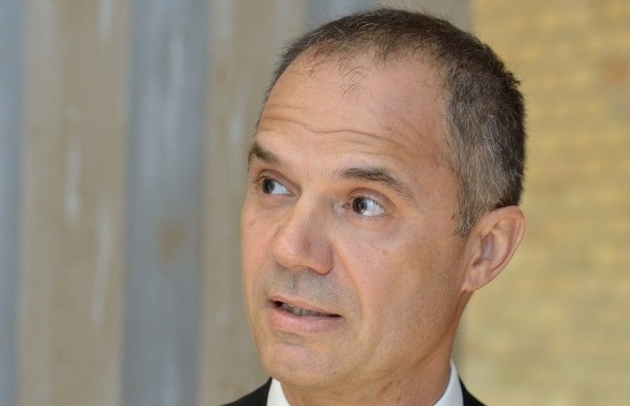 سيمون.. بدأ حلم شركته بـ 5 موظفين وخلال 20 عامًا انتشر في أرجاء اوروبا