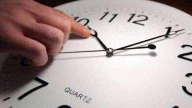 كيف تؤثر فروق التوقيت على قرارات التعهيد في قطاع تكنولوجيا المعلومات؟