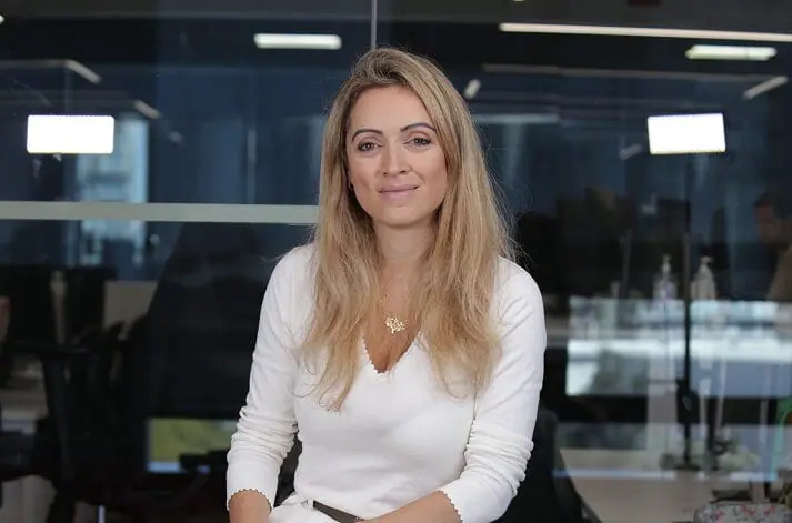 نويلو.. موسوعة قانونية تعيد صياغة دور الإدارة داخل شركات التعهيد متعددة الجنسيات