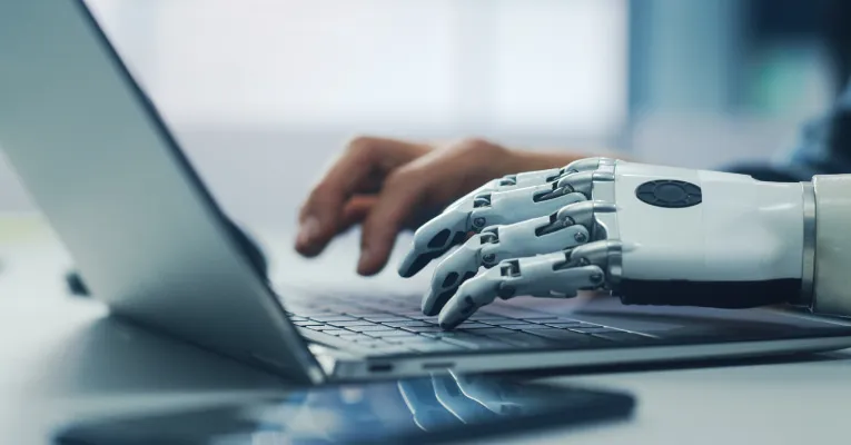 الذكاء الاصطناعي والحوسبة أدوات سيتزايد الاعتماد عليها في صناعة التعهيد خلال 2024